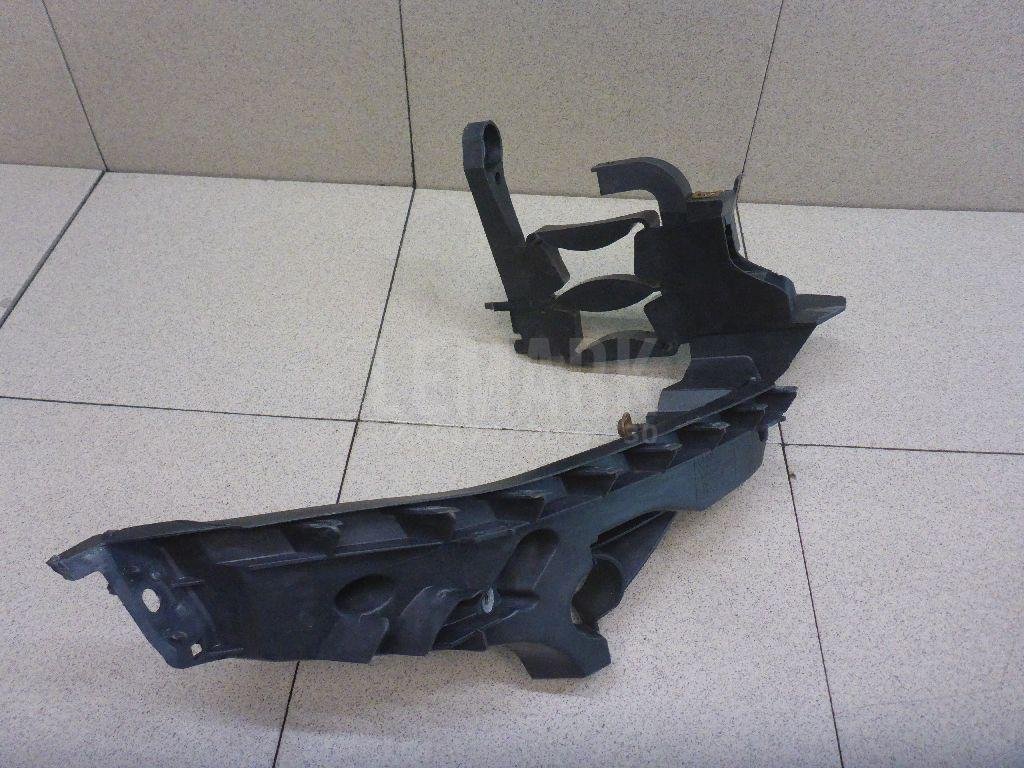 Кронштейн фар правый