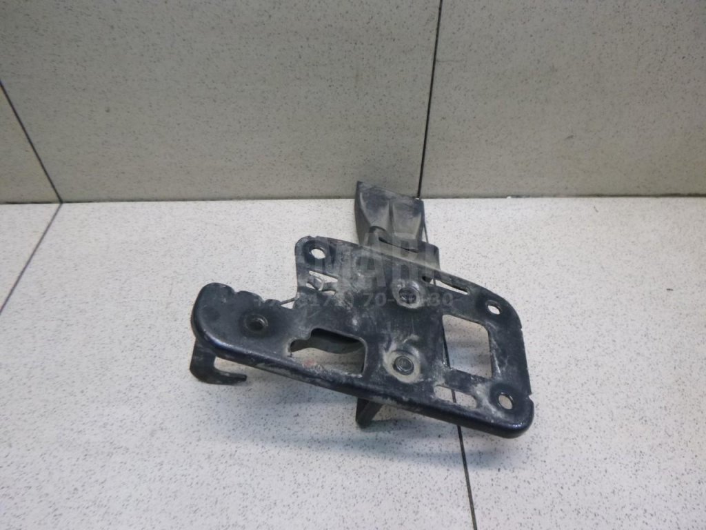 Крючок капота