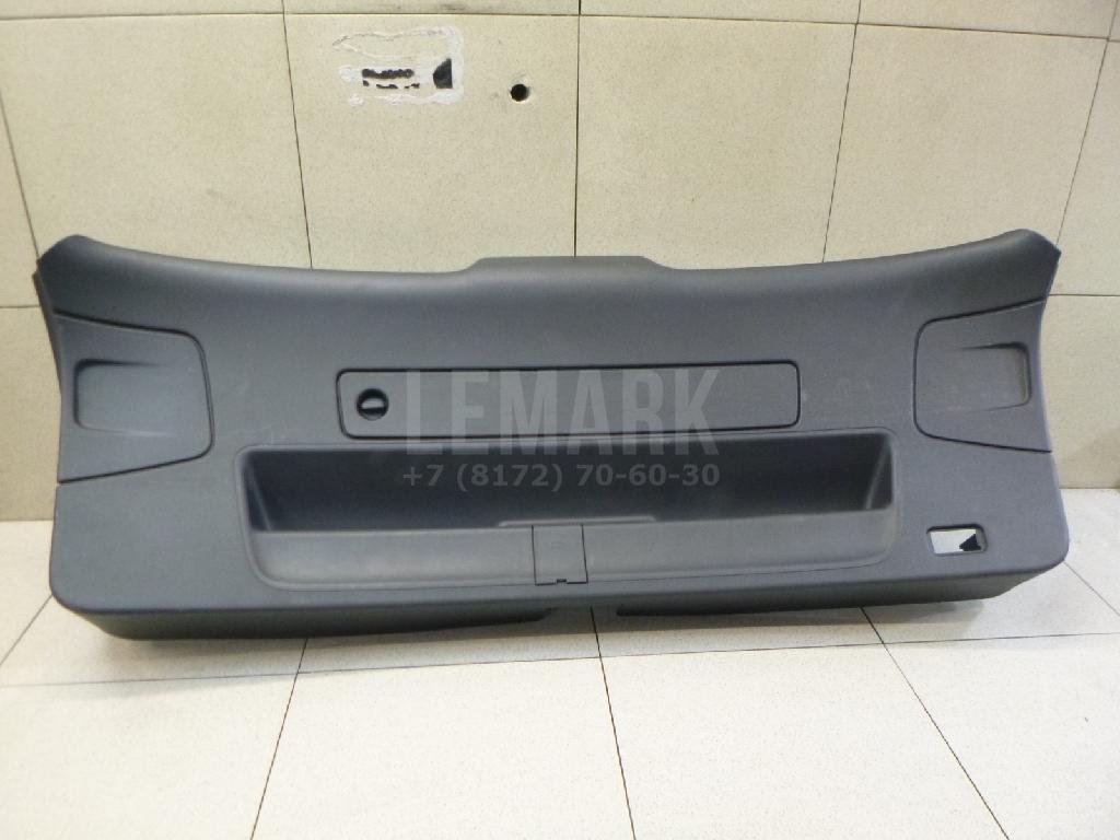 Обшивка двери багажника