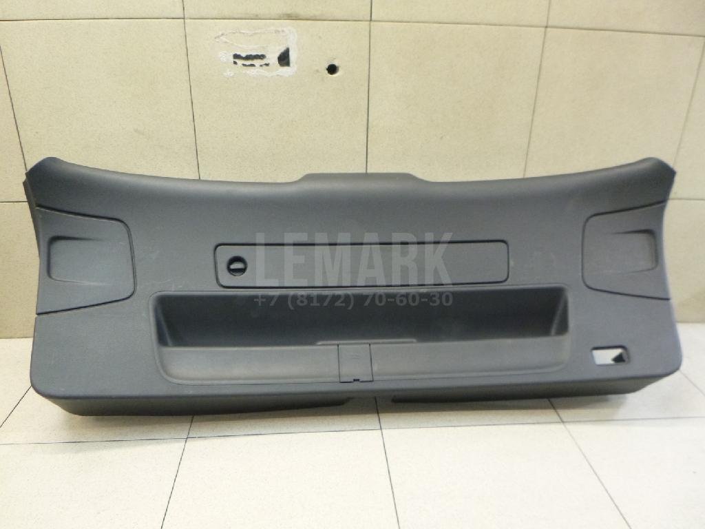 Обшивка двери багажника