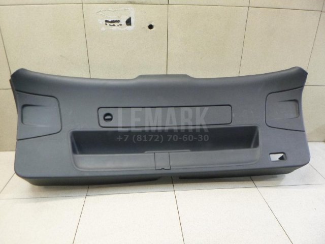 Обшивка двери багажника