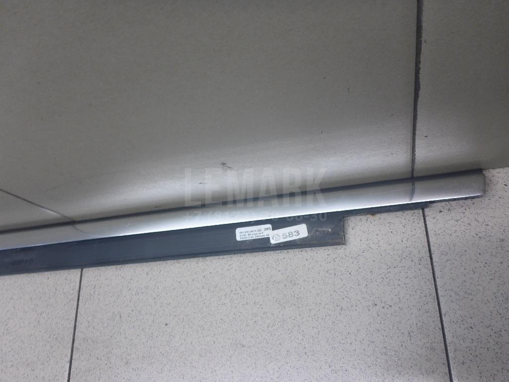 Накладка стекла переднего левого