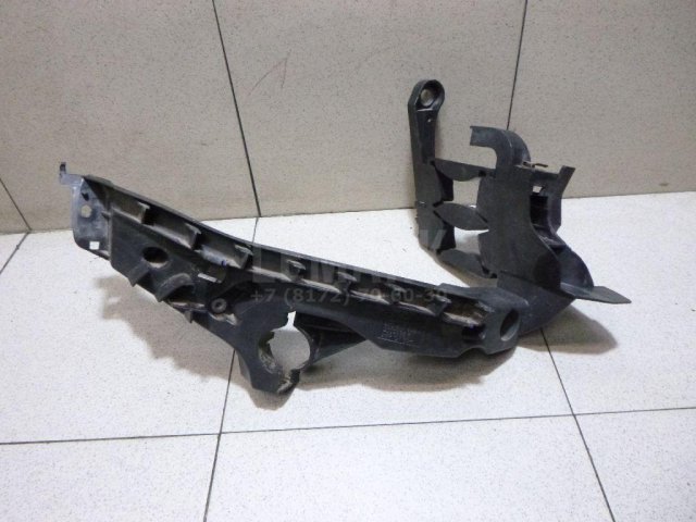 Кронштейн фар правый