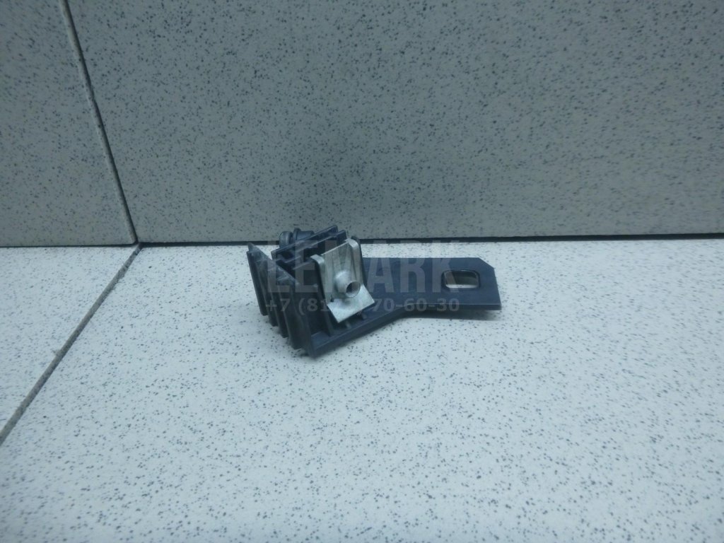 Кронштейн фар правый