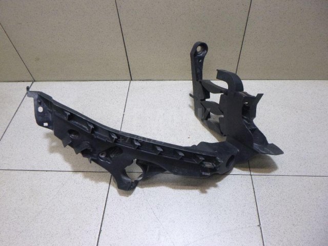 Кронштейн фар правый