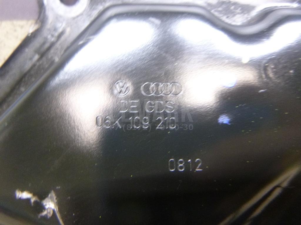 Крышка двигателя передняя