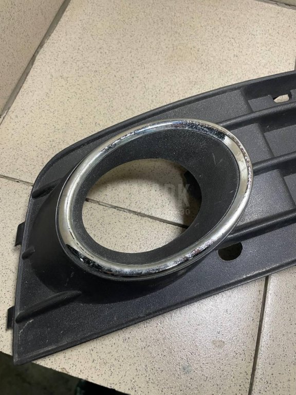 Решетка в бампер правая для  Audi A1 (8X) 2010-2018