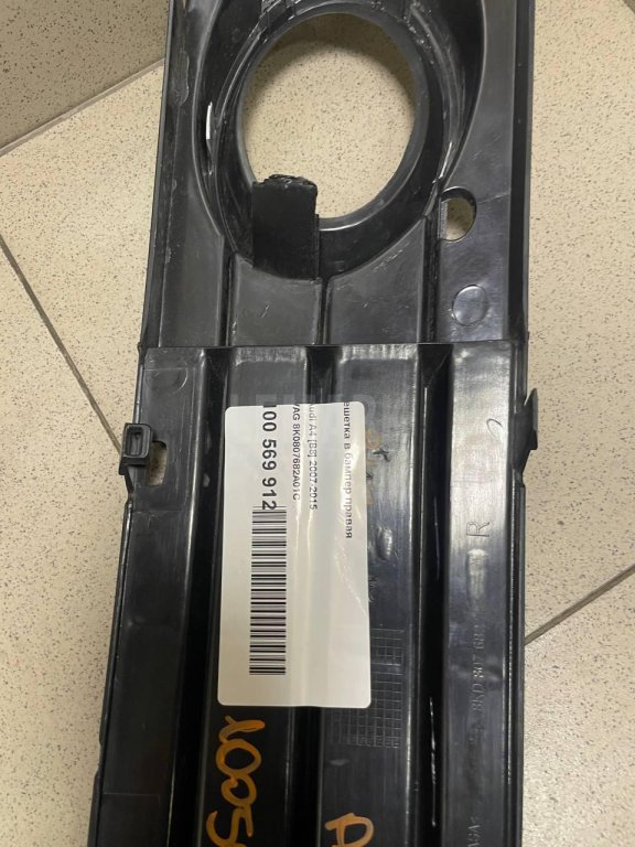 Решетка в бампер правая для  Audi A1 (8X) 2010-2018