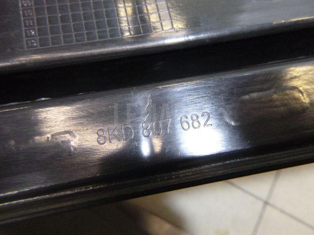 Решетка в бампер правая для  Audi A1 (8X) 2010-2018