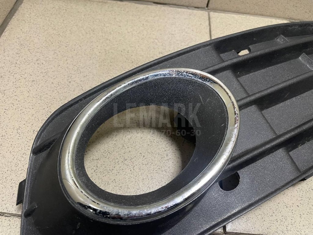 Решетка в бампер правая для  Audi A1 (8X) 2010-2018