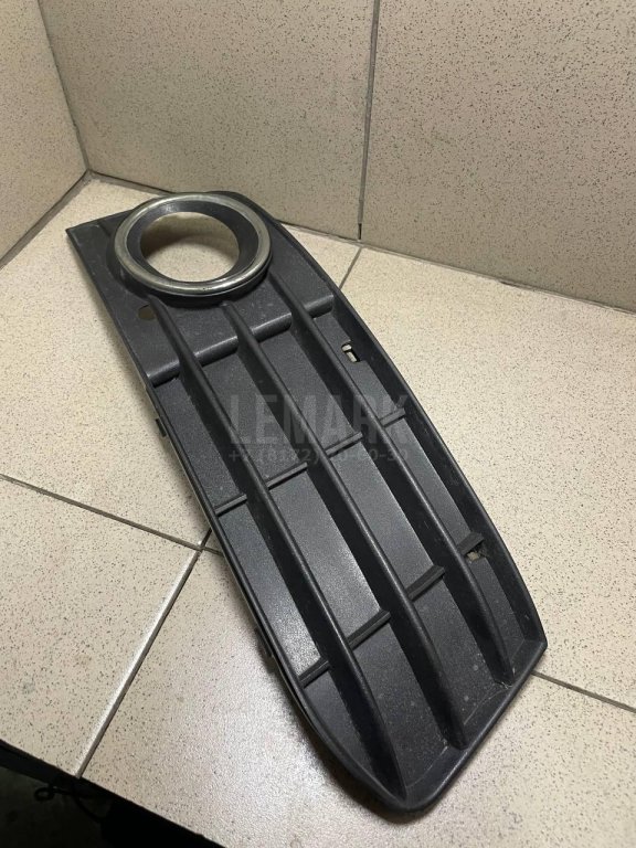 Решетка в бампер правая для  Audi A1 (8X) 2010-2018