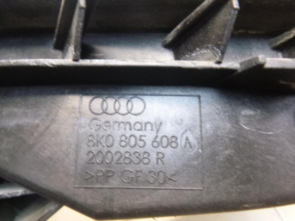 Кронштейн фар правый