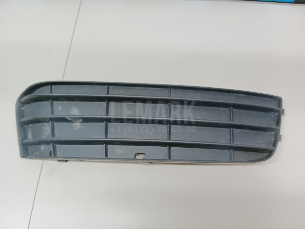 Решетка в бампер правая