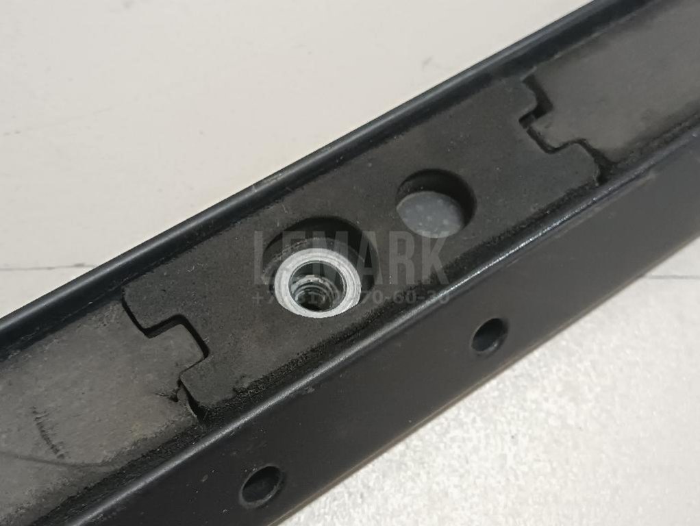 Рейлинг правый (планка на крышу)