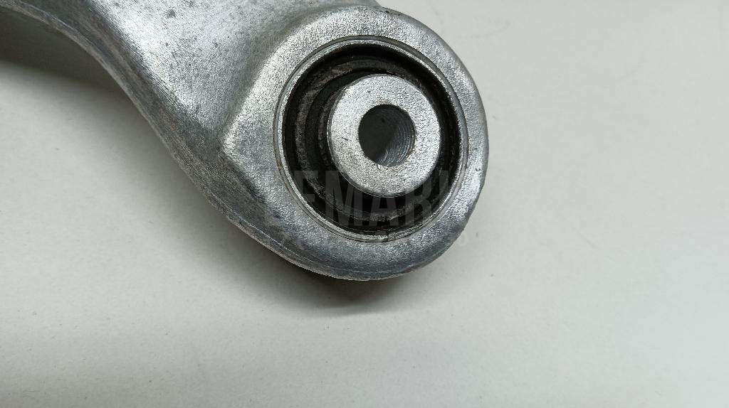 Рычаг задний верхний левый