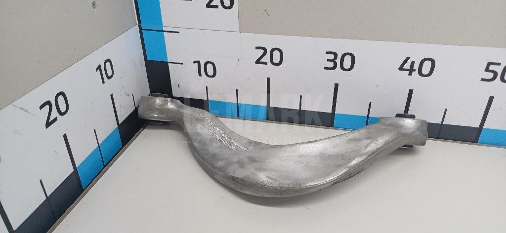 Рычаг задний верхний правый