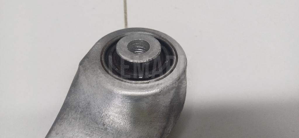 Рычаг задний верхний правый