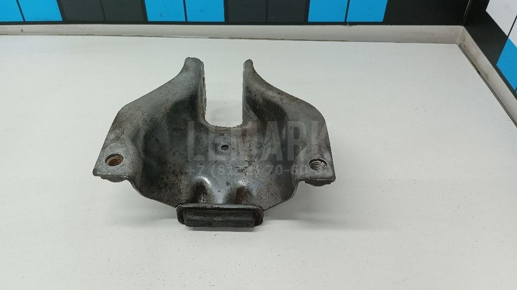 Кронштейн опоры двигателя