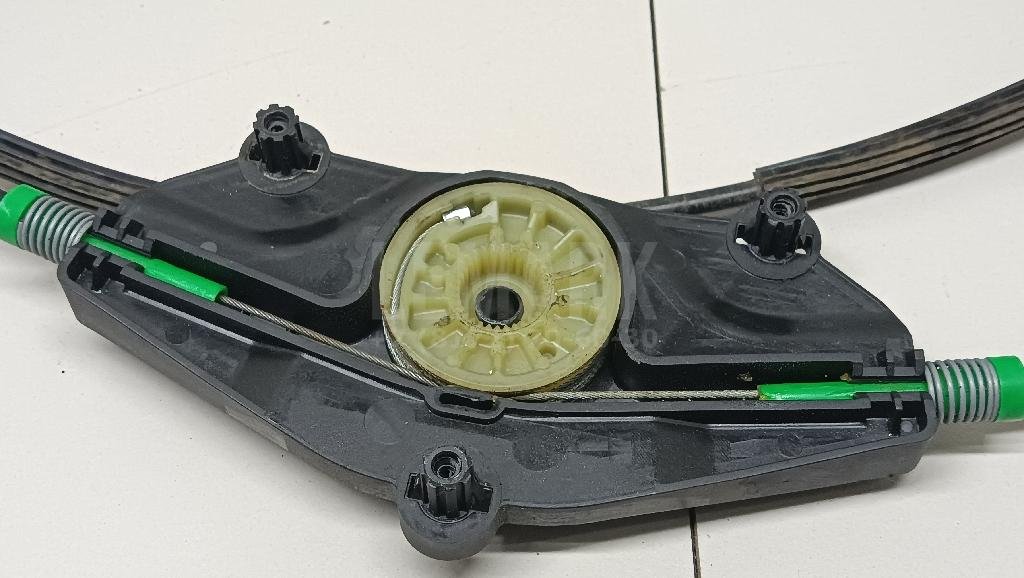 Стеклоподъемник электр. передний левый