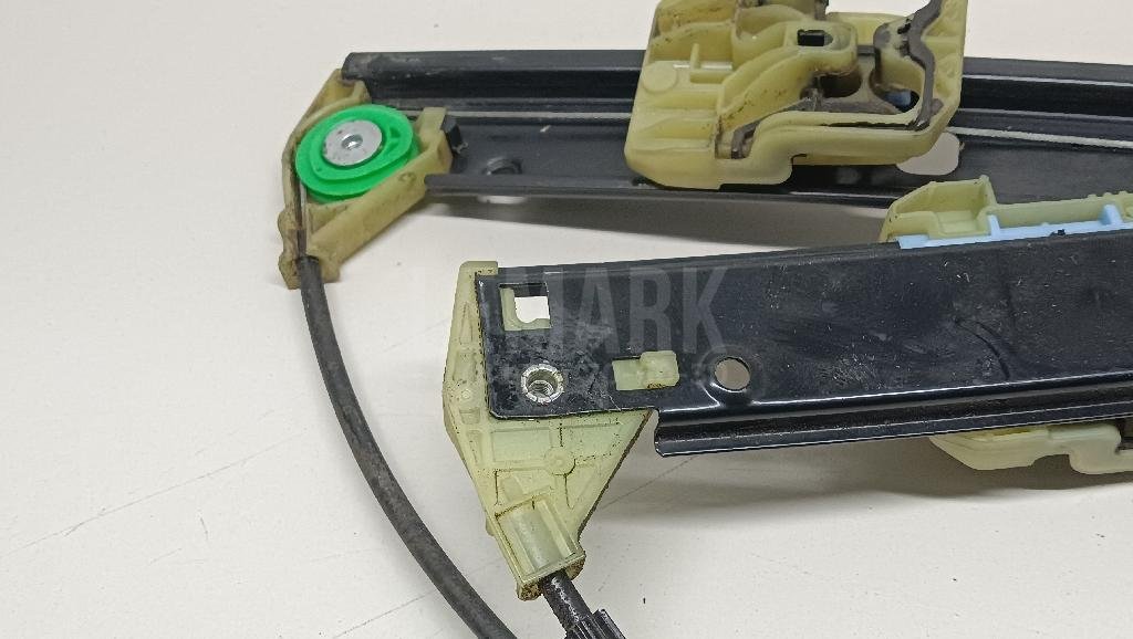 Стеклоподъемник электр. передний левый