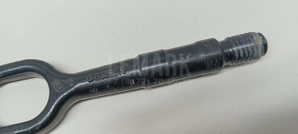 Крюк буксировочный