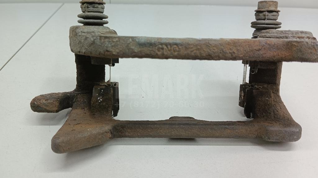 Скоба суппорта заднего правого