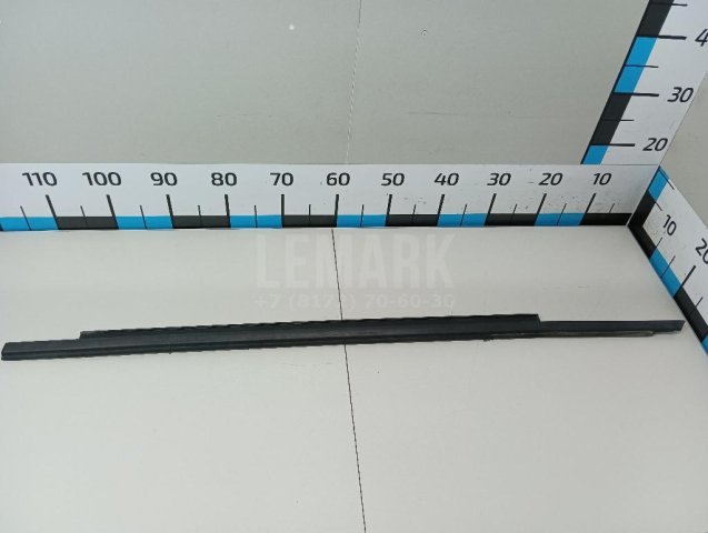 Накладка стекла переднего левого