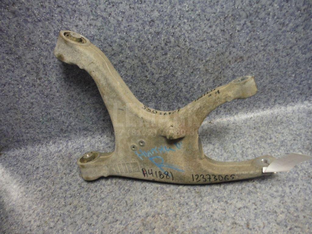 Рычаг задний нижний правый