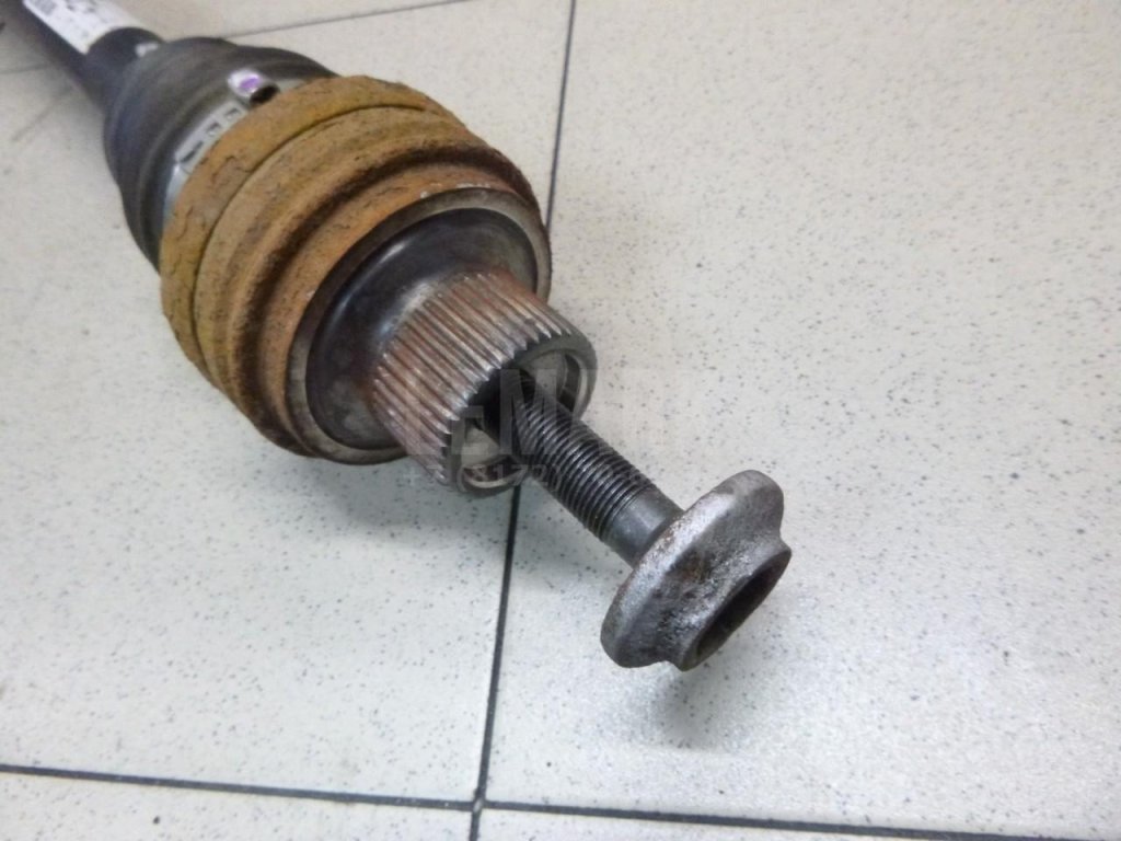 Полуось задняя