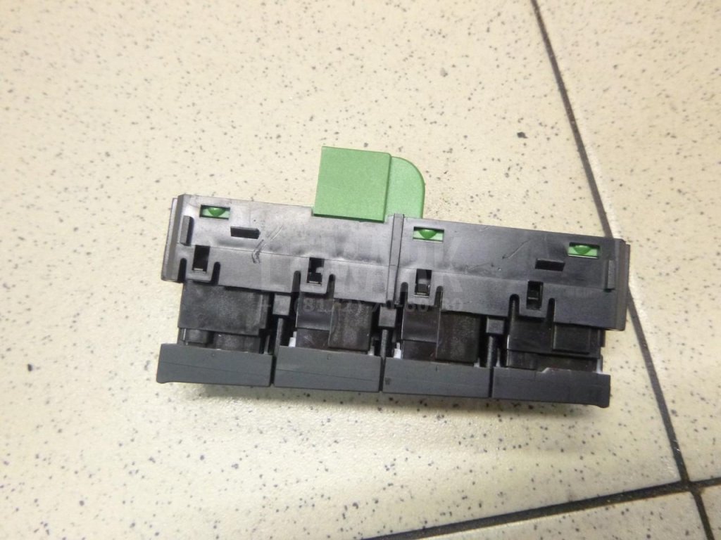 Блок кнопок управления сиденьем