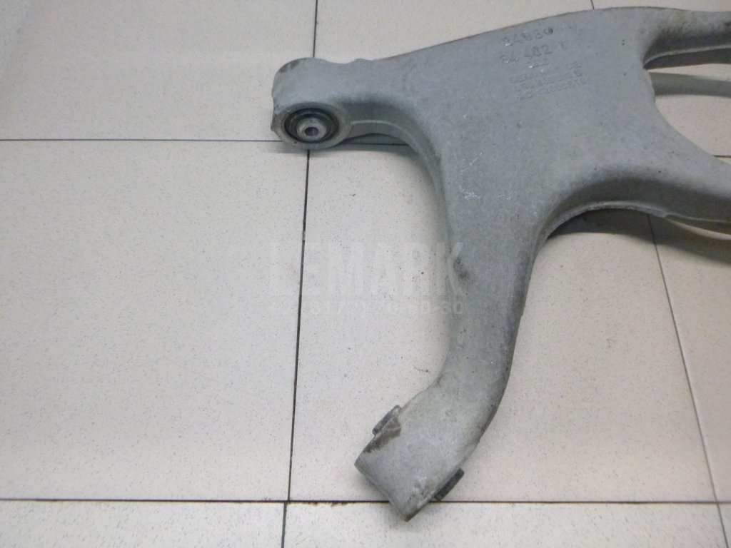 Рычаг задний нижний правый