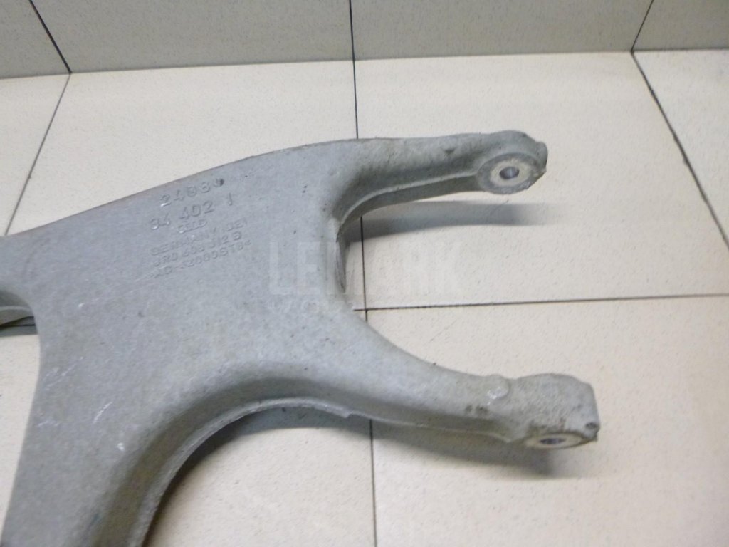 Рычаг задний нижний правый