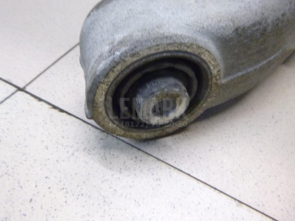 Рычаг задний нижний правый