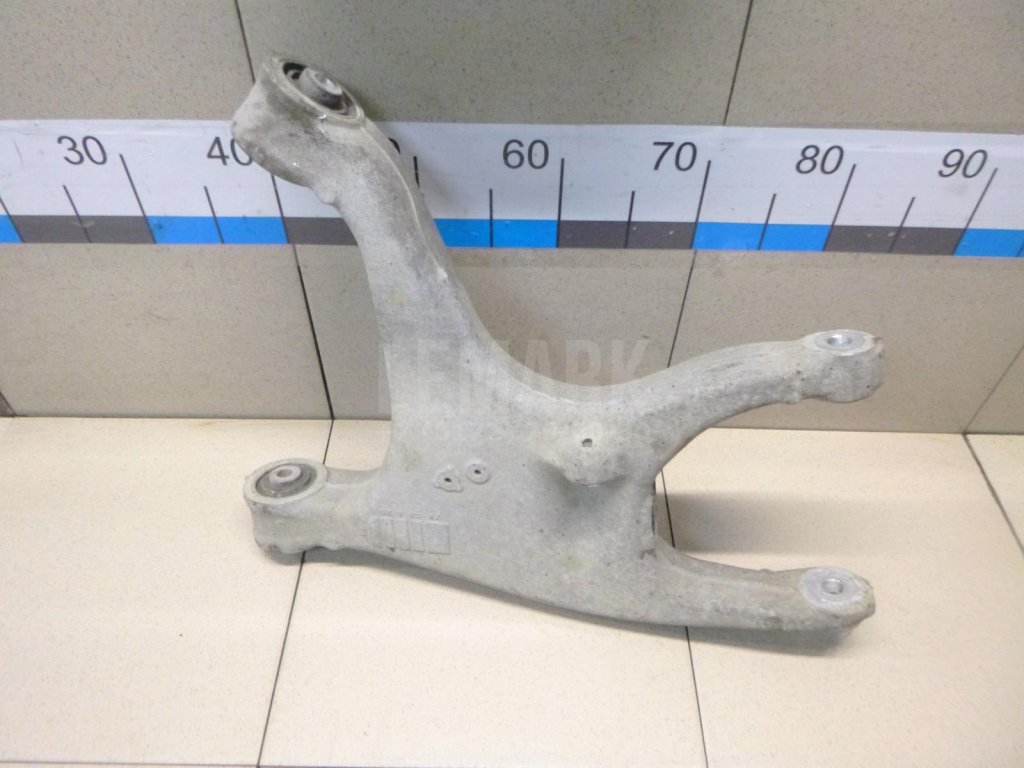 Рычаг задний нижний правый