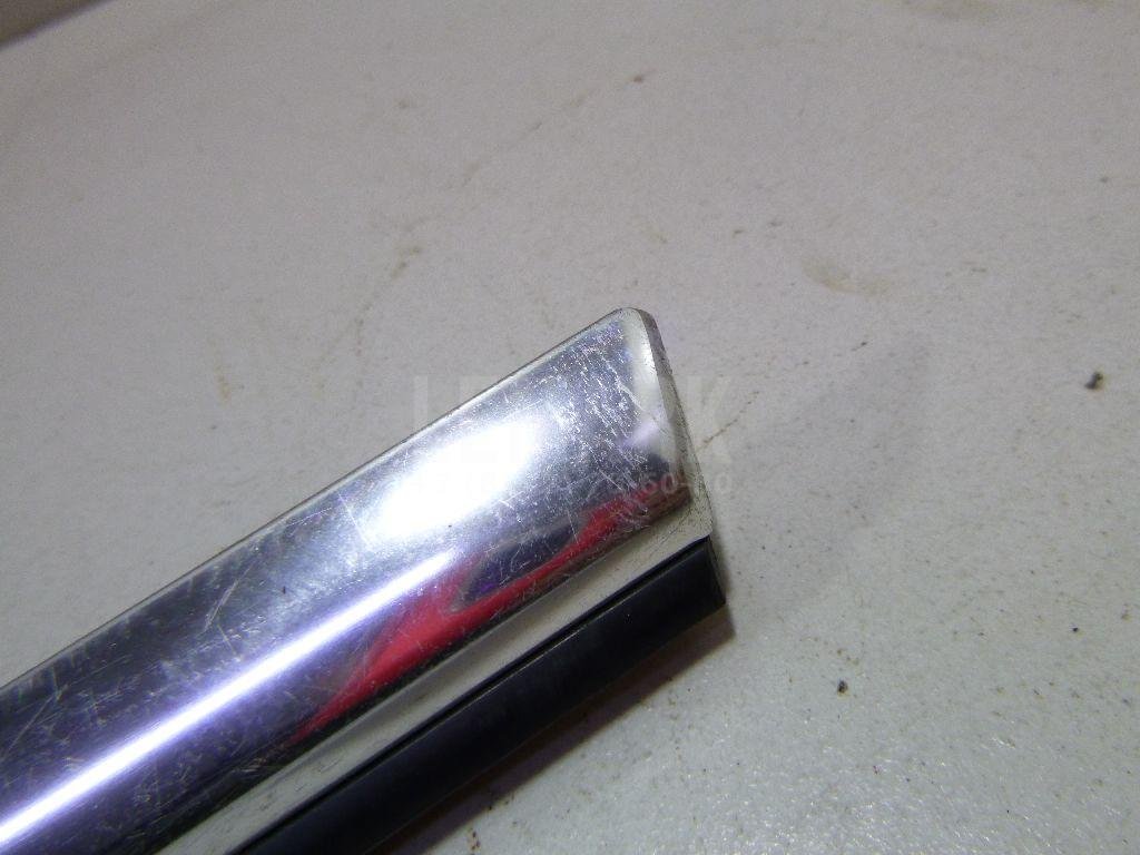 Накладка стекла заднего правого