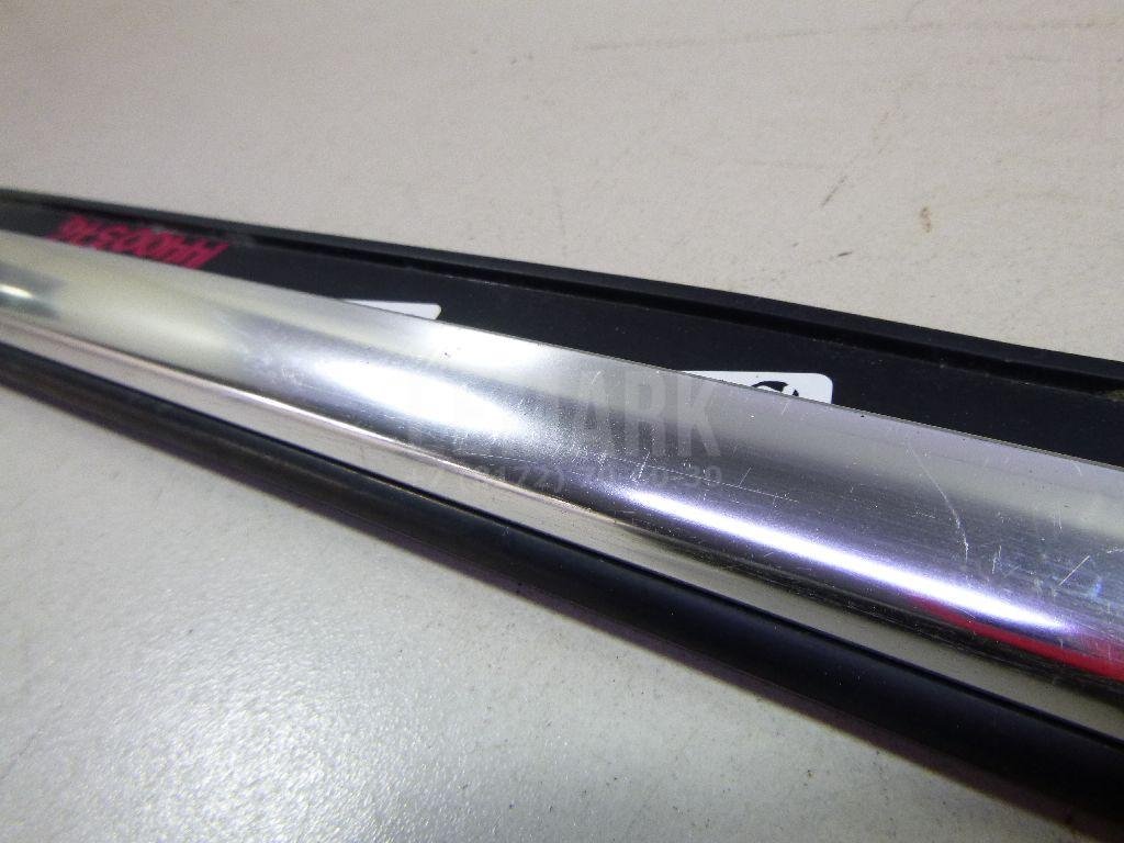 Накладка стекла заднего правого