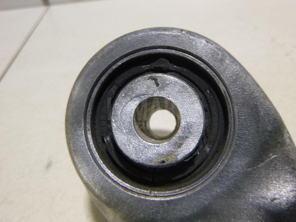 Рычаг задний верхний правый