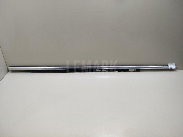 Накладка стекла переднего правого