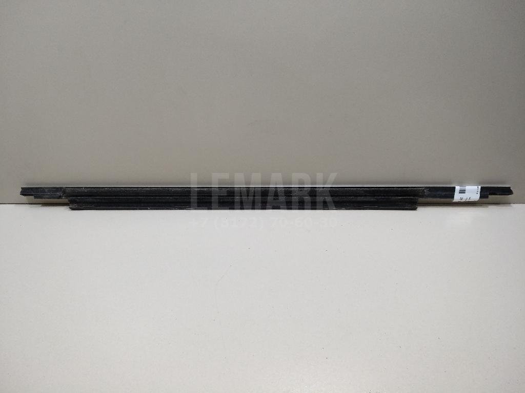 Накладка стекла заднего правого