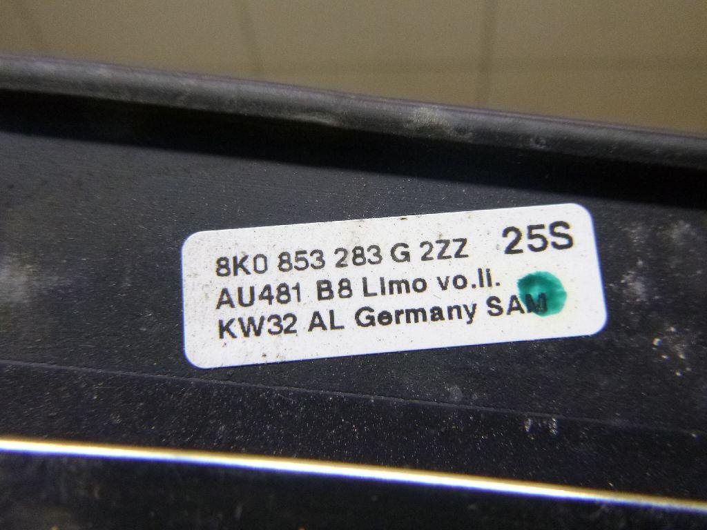 Накладка стекла переднего левого