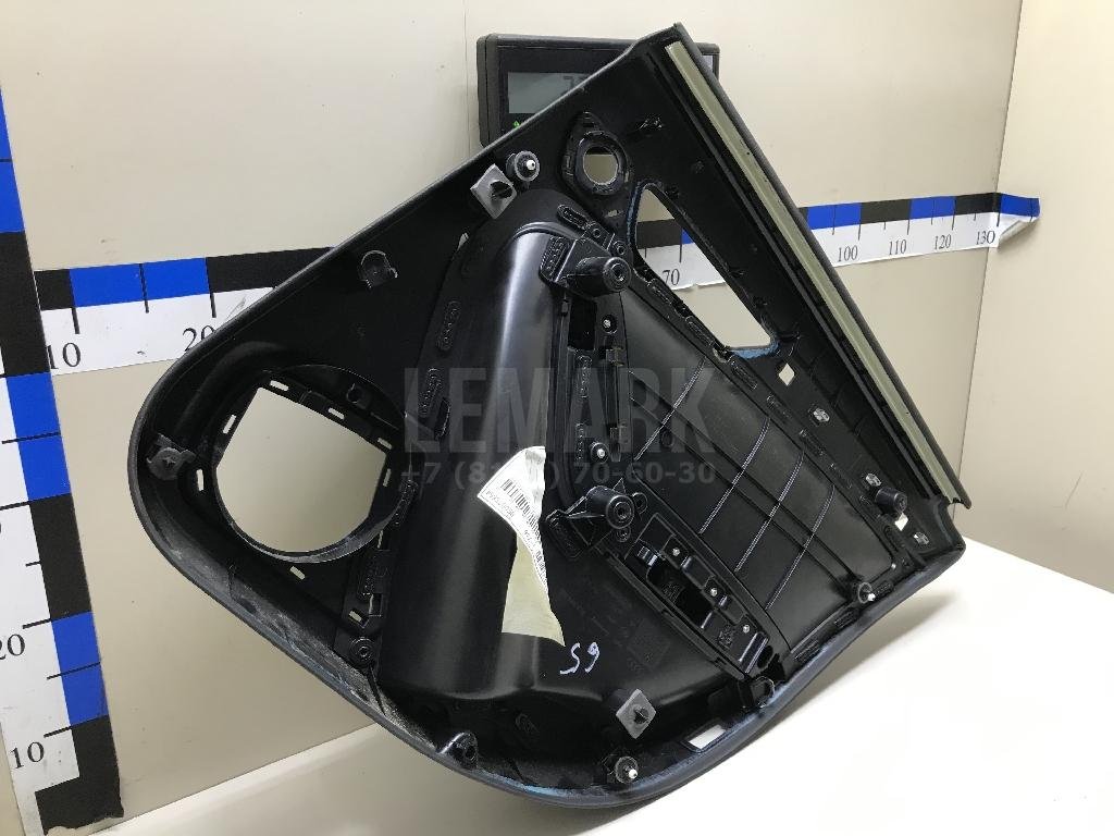 Обшивка двери задней левой