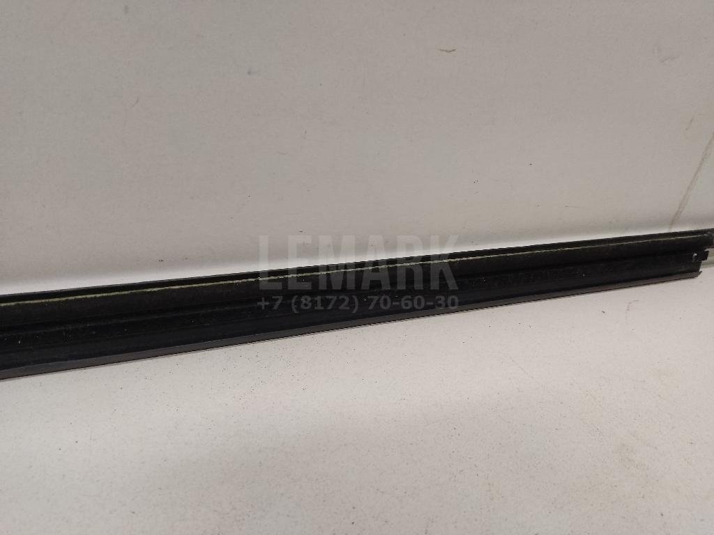 Накладка стекла переднего левого