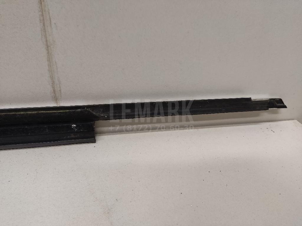 Накладка стекла переднего левого