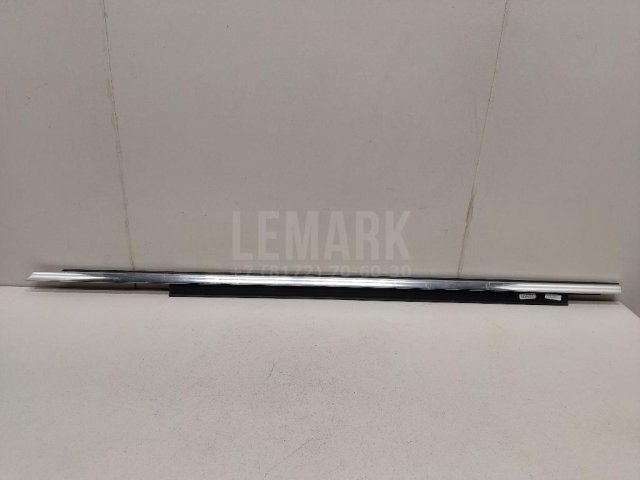 Накладка стекла переднего левого