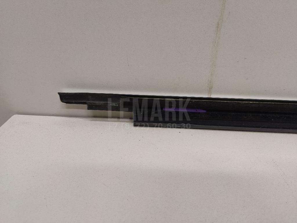 Накладка стекла переднего левого