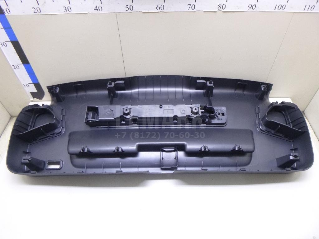 Обшивка двери багажника