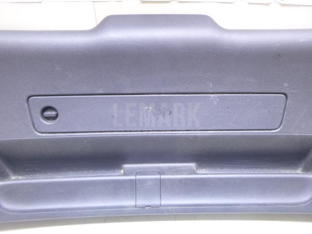 Обшивка двери багажника