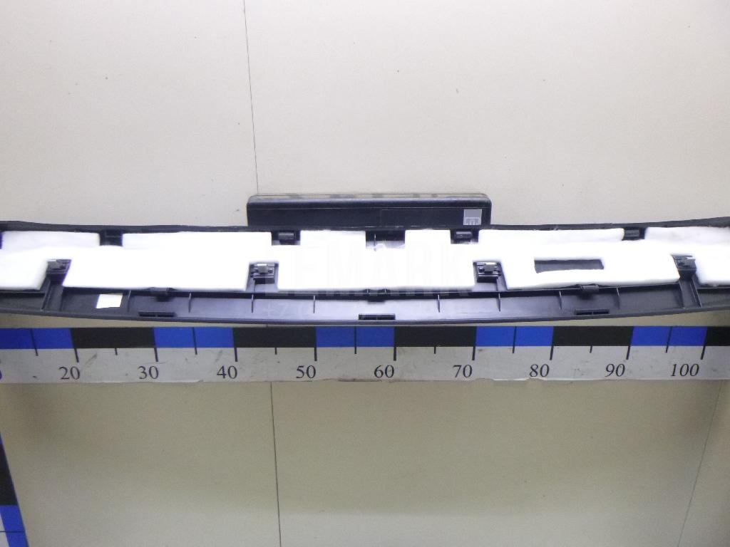 Обшивка двери багажника