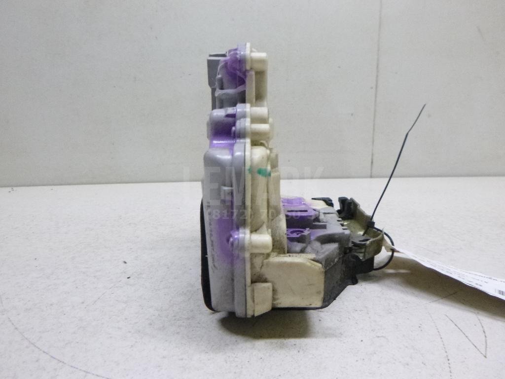 Замок двери передней правой