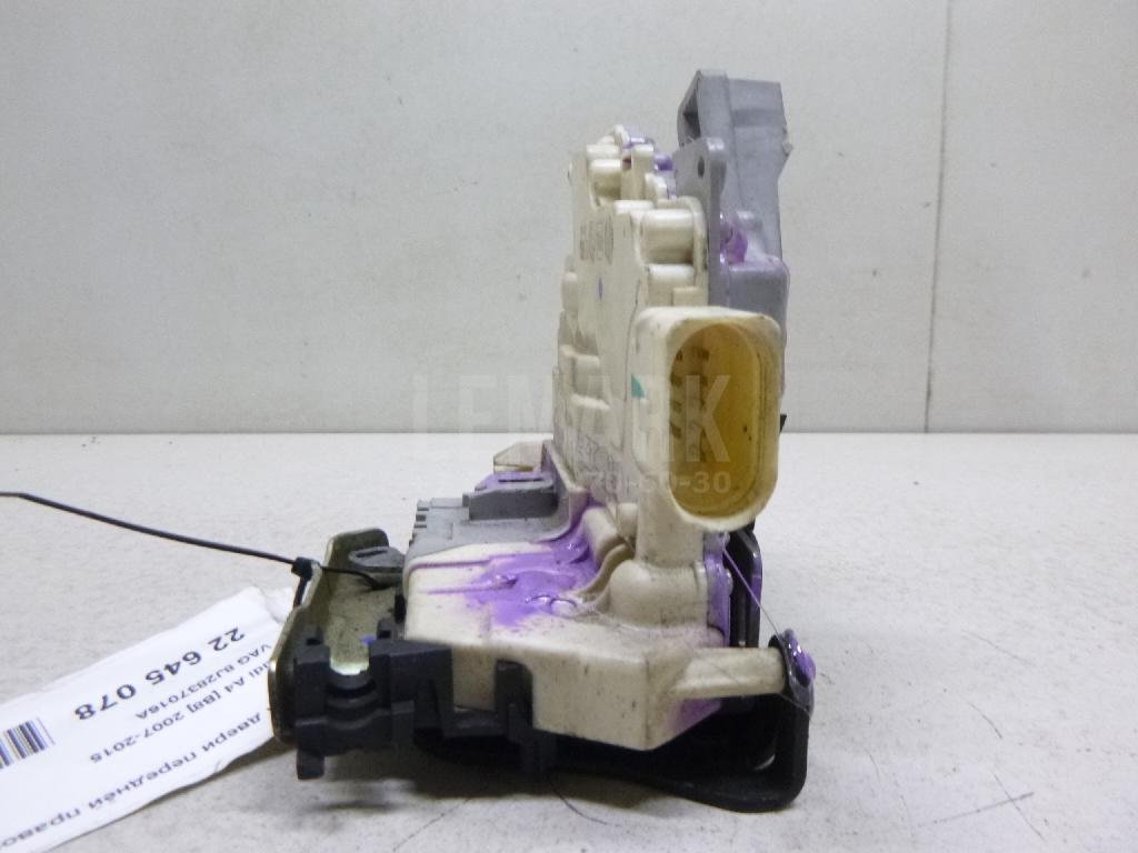 Замок двери передней правой